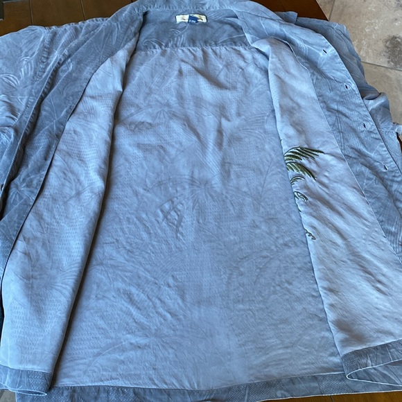 100% Silk Grey-on-Grey TOMMY BAHAMA Hawaiian Style Shirt Size XXL - Picture 10 of 13
